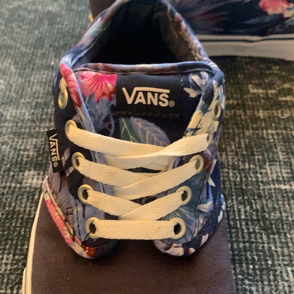 Hawaiian floral print lace up vans - Picture 5 of 6